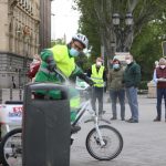 Madrid prueba un triciclo eléctrico para la desinfección de papeleras