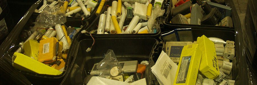 Las baterías dañadas provocan más incendios en la cadena de gestión de residuos electrónicos
