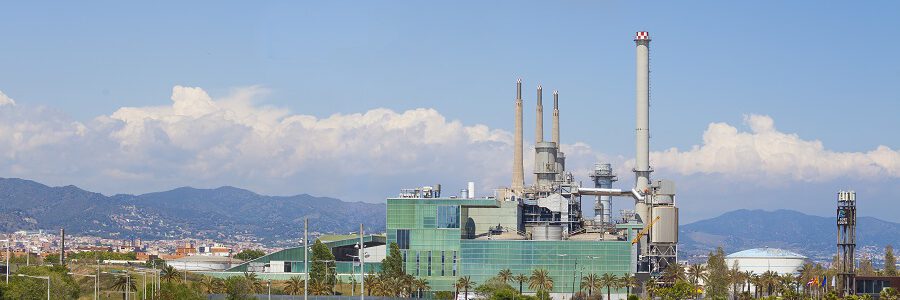 La energía producida a partir de residuos climatiza más de cien edificios de Barcelona