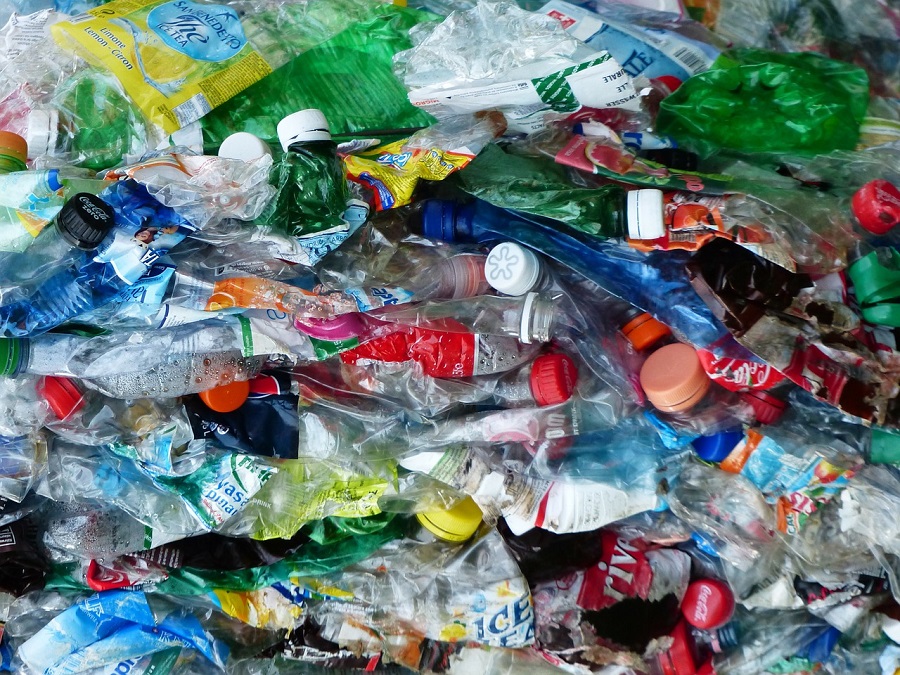Contenedor inteligente para optimizar el reciclaje de plásticos en hoteles