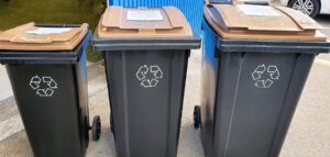 Contenedores de tapa marrón para la materia orgánica en Madrid
