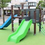 Instalado en Zarautz el primer parque infantil fabricado con plástico reciclado