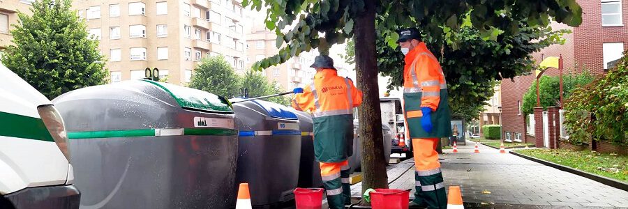 EMULSA pone en marcha un plan de refuerzo de limpieza de calles y contenedores de residuos