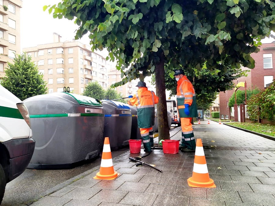EMULSA refuerza el lavado de contenedores de residuos de Gijón