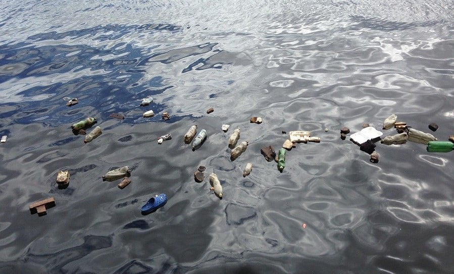 residuos plásticos en el mar