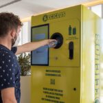 Ecoembes instalará este año más de cien máquinas que recompensan el reciclaje apoyando iniciativas medioambientales
