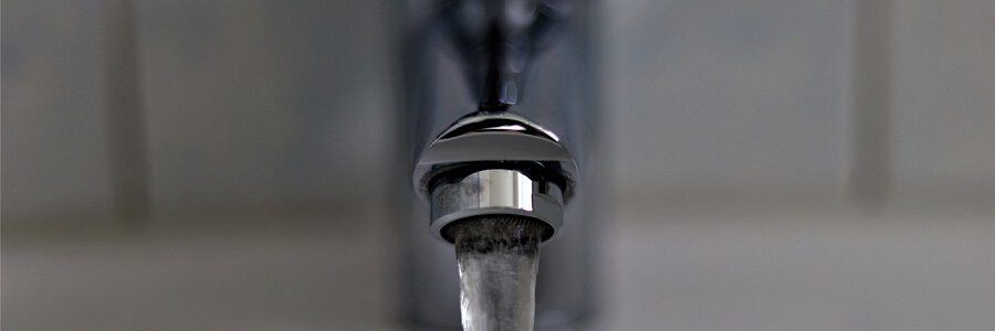 Acuerdo en el Parlamento Europeo para mejorar la calidad del agua de grifo y reducir los residuos plásticos