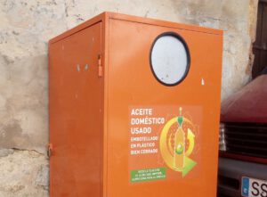 Contenedor de aceite usado de cocina