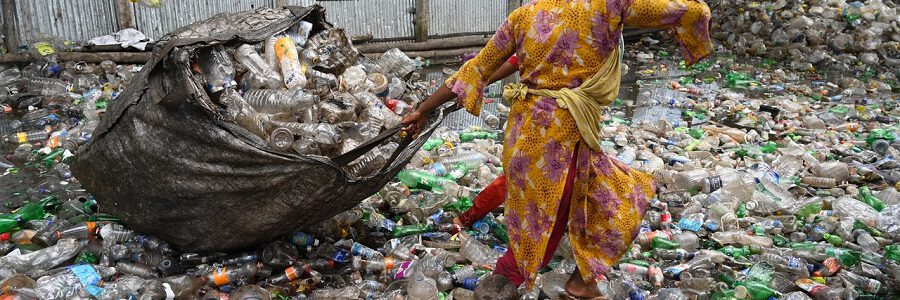 Acusan al Reino Unido de aprovechar el Brexit para continuar exportando residuos plásticos contaminados