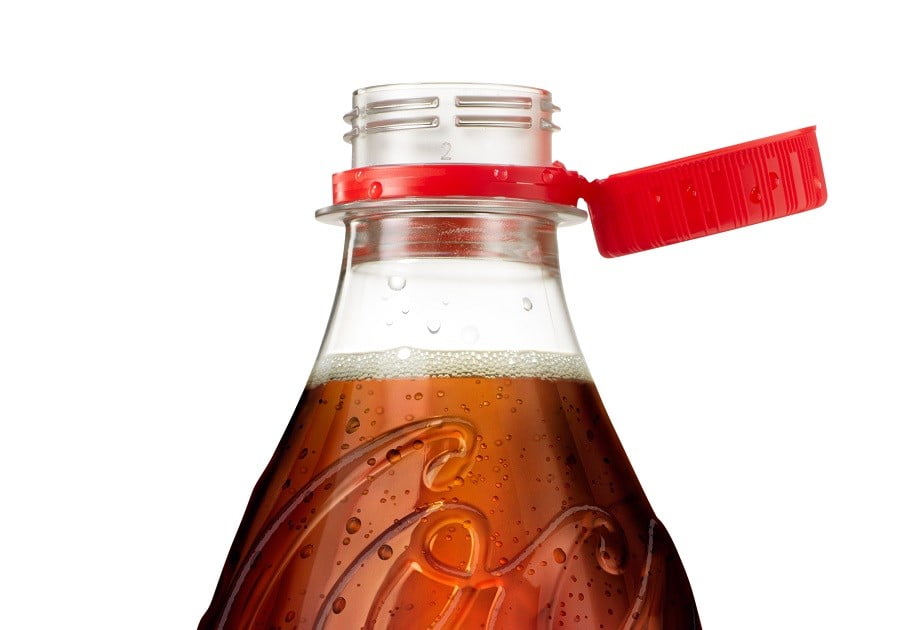 Coca-Cola ensaya en España los nuevos tapones adheridos a las botellas