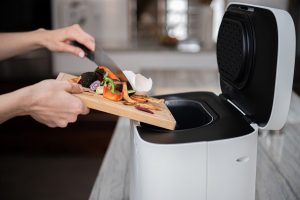 Un dispositivo doméstico de compostaje recicla los residuos en unas horas