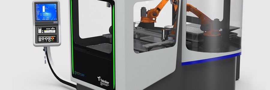 Tekniker trabaja en el desarrollo de una máquina para reciclar material sobrante de procesos industriales