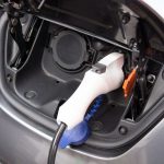 ENAC podrá acreditar a los responsables de manipular vehículos eléctricos en los centros autorizados de tratamiento