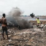 Estamos consumiendo pescado contaminado por los residuos electrónicos que enviamos a África