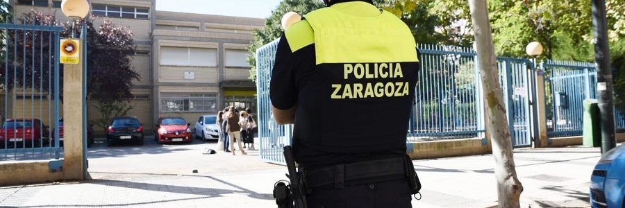 Detenida una mujer en Zaragoza por agredir a dos agentes tras multarle por dejar la basura fuera de los contenedores