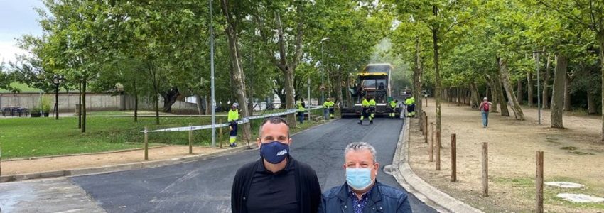 Banyoles asfalta una calle con 555 kilos de residuos plásticos reciclados