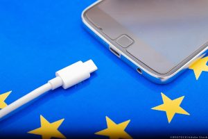 La UE apuesta por un cargador común para los dispositivos portátiles