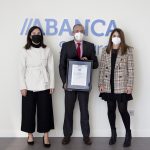 Abanca Seguros recibe el certificado Residuo Cero de Aenor en su sede de A Coruña