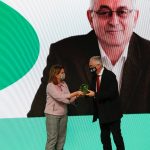 Teresa Ribera entrega el premio ‘Personalidad Ambiental’ de Ecovidrio al Dr. Bruno Oberle