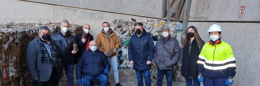 Un proyecto social permitirá reciclar 500 toneladas de plástico film de la planta de residuos de Villena (Alicante)