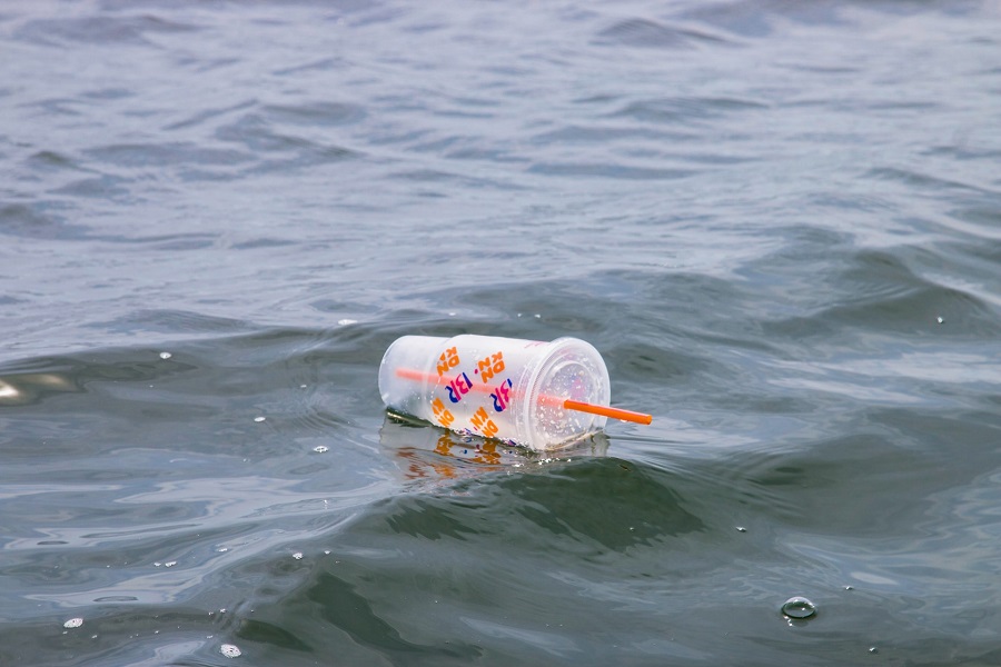 Una gran mayoría de la población mundial es favorable a prohibir los plásticos de un solo uso