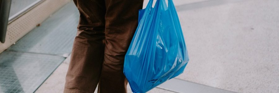 La prohibición de bolsas de plástico gratuitas puede aumentar la venta de otras bolsas