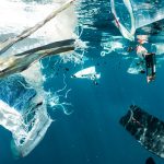 Los residuos plásticos visibles en los océanos son solo la punta del iceberg