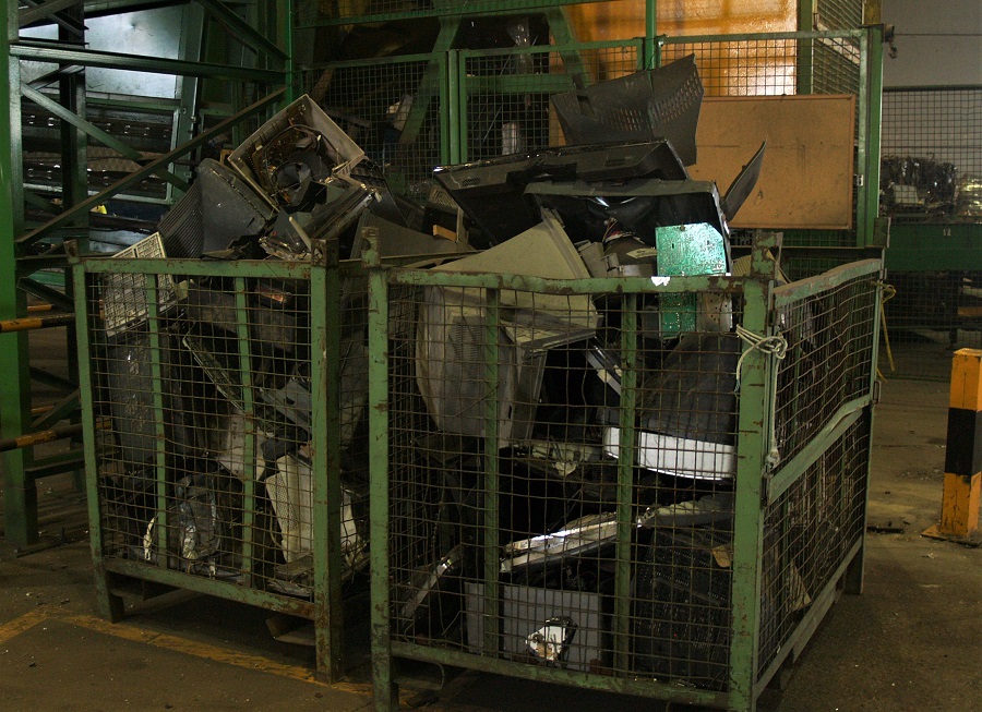 La empresa Induplast reciclará plásticos de los residuos electrónicos