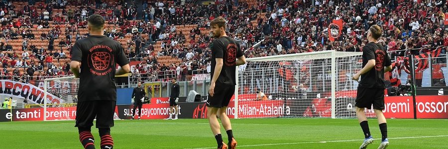 Los jugadores del Milan estrenan camisetas fabricadas a partir de otras camisetas recicladas