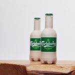 Carlsberg prueba una botella de cerveza de base biológica y reciclable