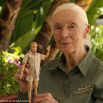 Mattel lanza la Barbie Jane Goodall, fabricada con plástico reciclado de los océanos