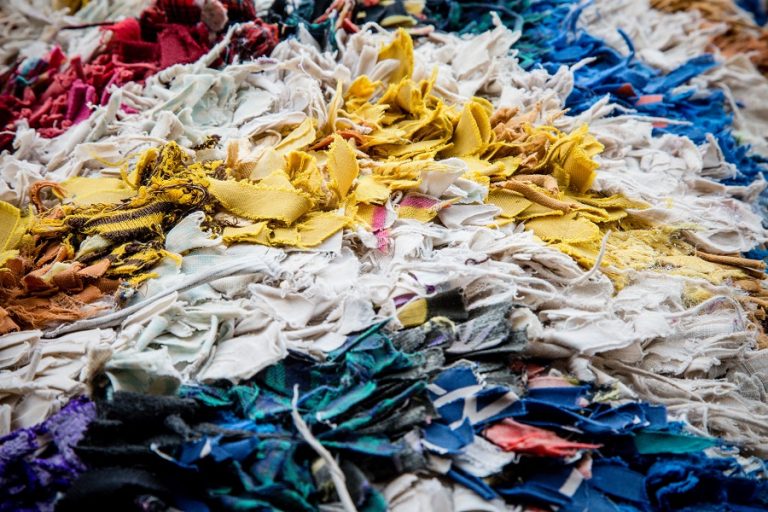 Un proyecto europeo buscará soluciones para el reciclaje de residuos plásticos de origen textil