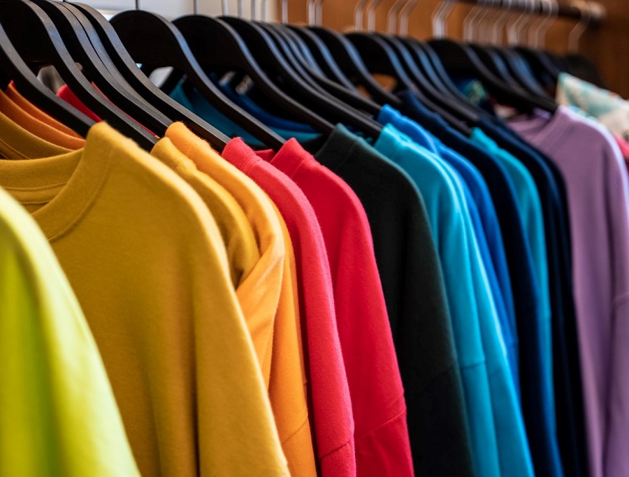 Carbios se asocia con firmas de ropa deportiva para llevar el reciclaje enzimático al sector textil