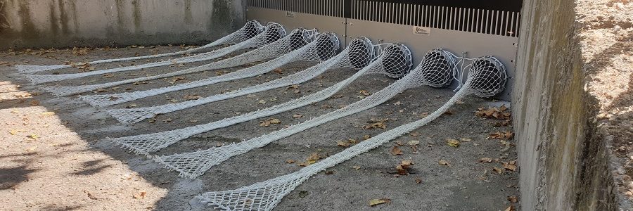 Instalan cestas de captación en colectores del río Jarama para retener residuos desechados por el WC