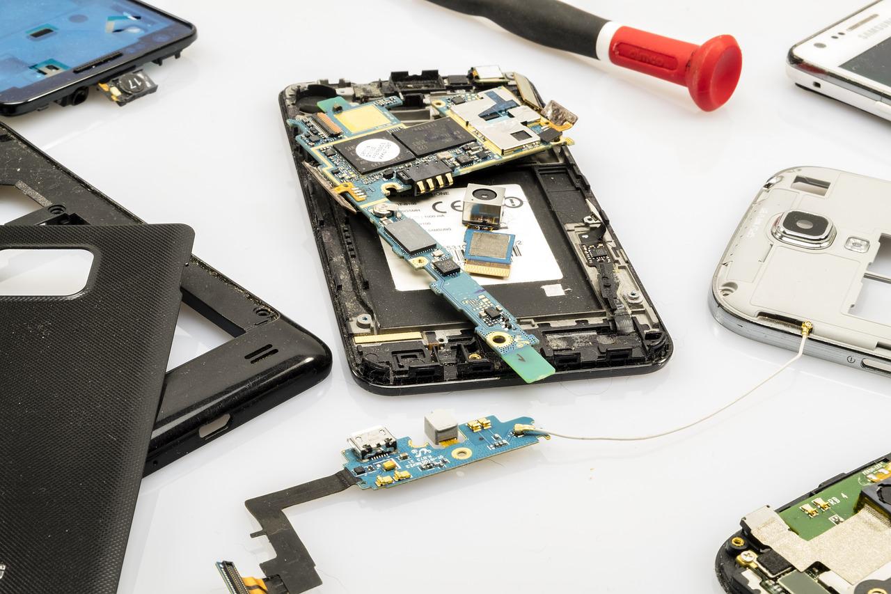 Nueva propuesta de la CE sobre información osobre reparabilidad de dispositivos móviles