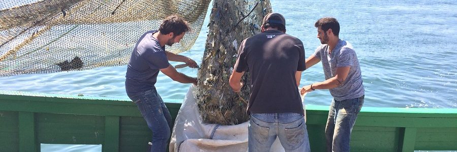 El sudeste del golfo de Bizkaia presenta niveles de residuos plásticos similares a los del Mar Mediterráneo