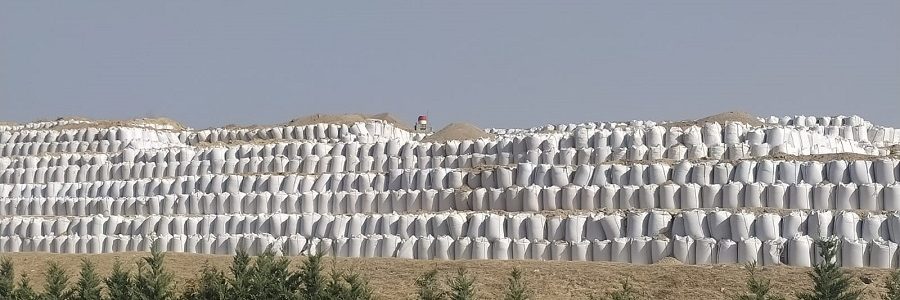 Denuncian la acumulación a la intemperie de sacas llenas de cenizas de la incineradora de Valdemingómez