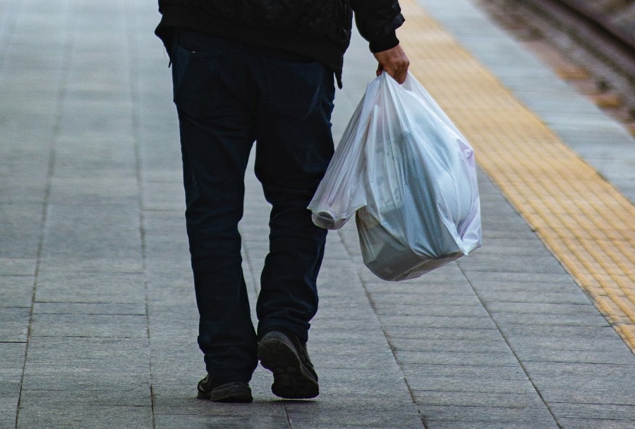 Desciende, pero porco, el uso de bolsas de plástico ligeras en la UE