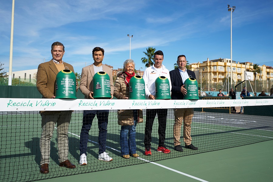 Inaugurada una pista de tenis de vidrio reciclado en Málaga