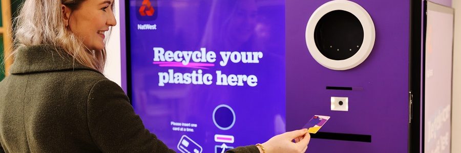 NatWest pone en marcha las primeras máquinas de reciclaje de tarjetas bancarias