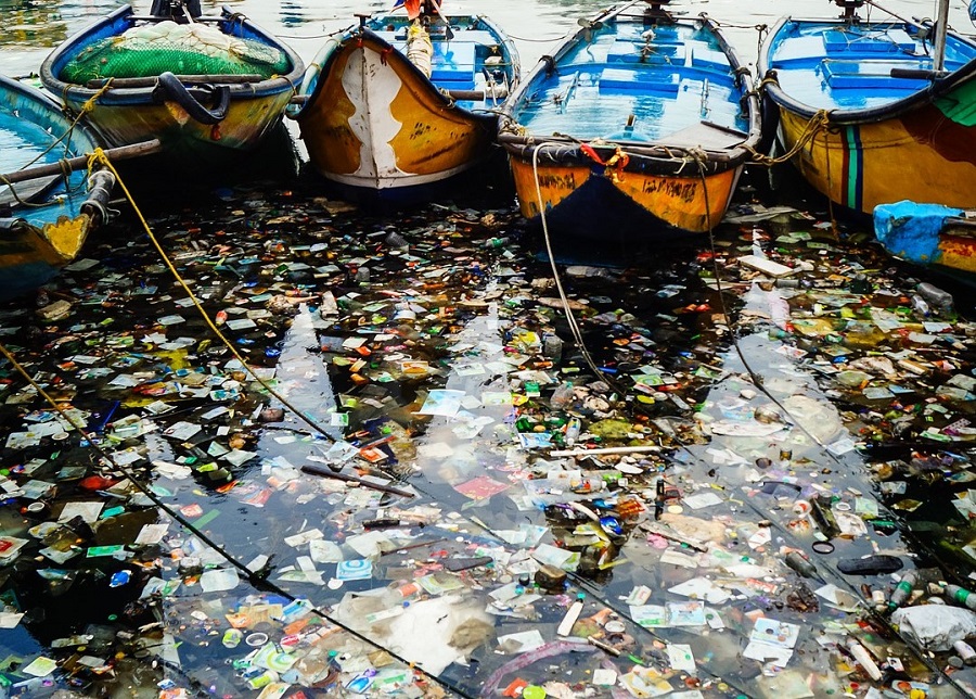 El grave problema del plástico en los océanos