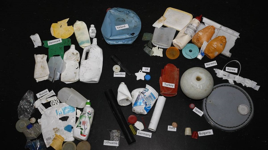 Residuos plásticos de distintas procedencias en el Ártico