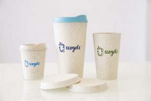 Vasos reutilizables fabricados con residuos de arroz