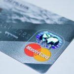 Mastercard usará plásticos reciclados o biodegradables en sus tarjetas bancarias