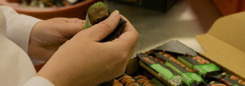 Mars prueba un envoltorio de papel en sus chocolatinas