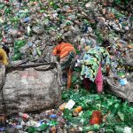 Un “maremoto tóxico” de plásticos amenaza los derechos humanos, según expertos de la ONU