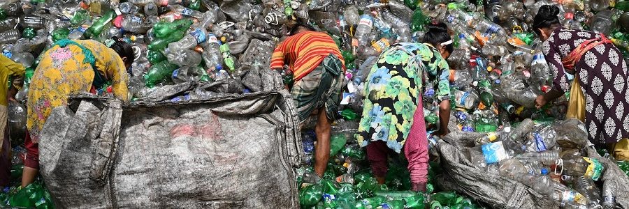 Un “maremoto tóxico” de plásticos amenaza los derechos humanos, según expertos de la ONU