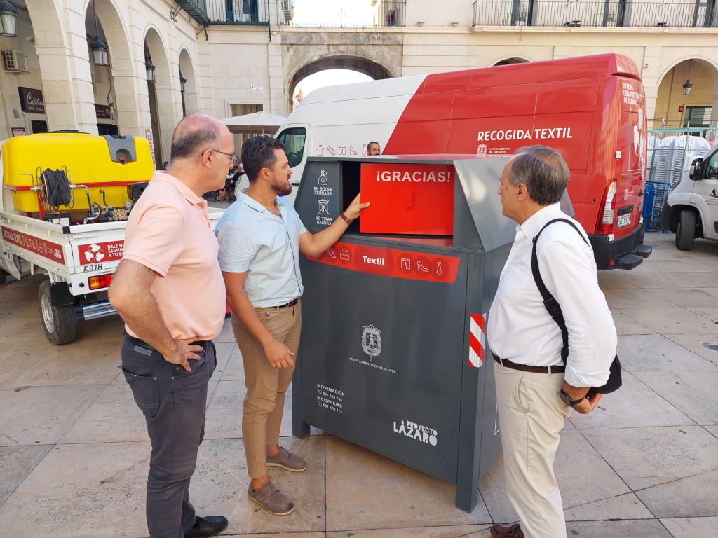 Nuevos contenedores inteligentes para la recogida d eresiduos textiles en Alicante