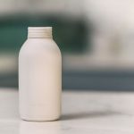Alpla anuncia el próximo lanzamiento de una botella de papel totalmente reciclable