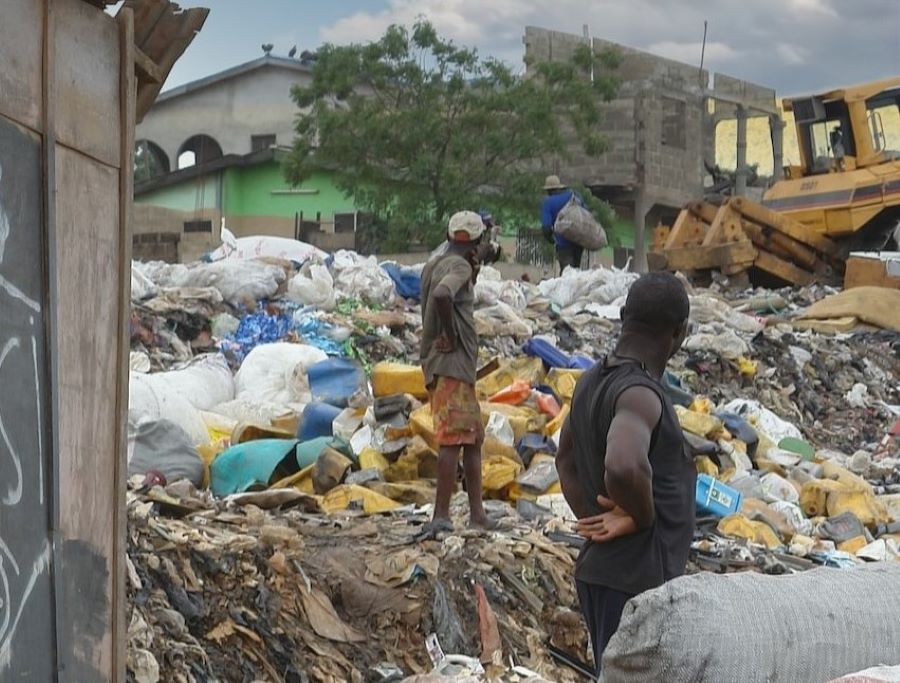 Los residuos plásticos, fuera de control en África